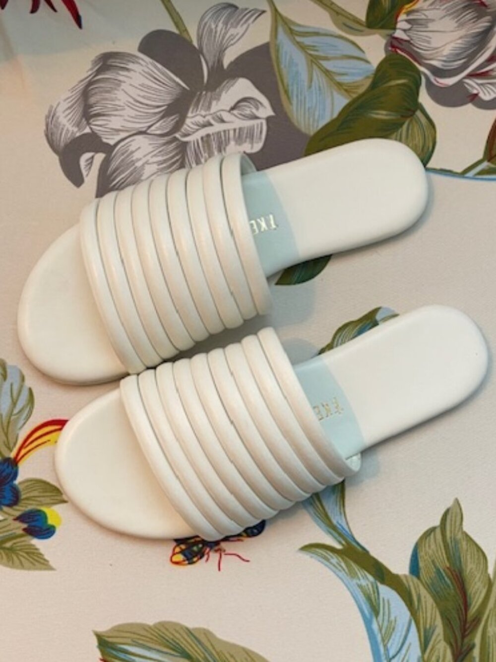 TKEES Caro Slide Sandals in White Brand New w/o Tags Size 5 NWOT - Picture 10 of 11